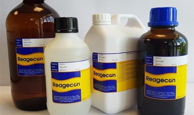 ¿Qué es el ácido perclórico y cómo se debe almacenar?